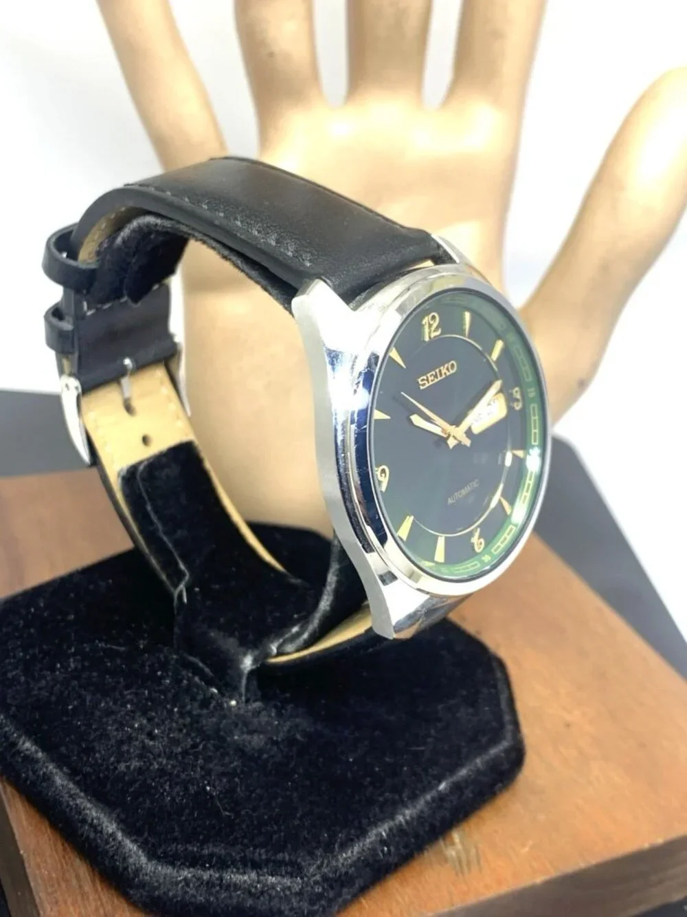 Seiko Men's Watch SNKN69 Automatic Green Dial Day Date Black Leather Strap 43mm